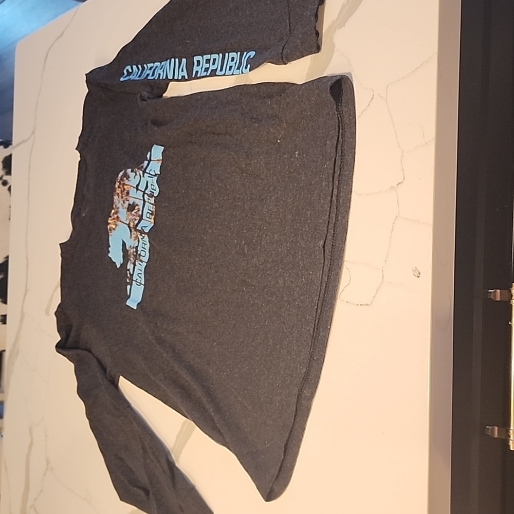 Boys size medium California republic long sleeve t shirt